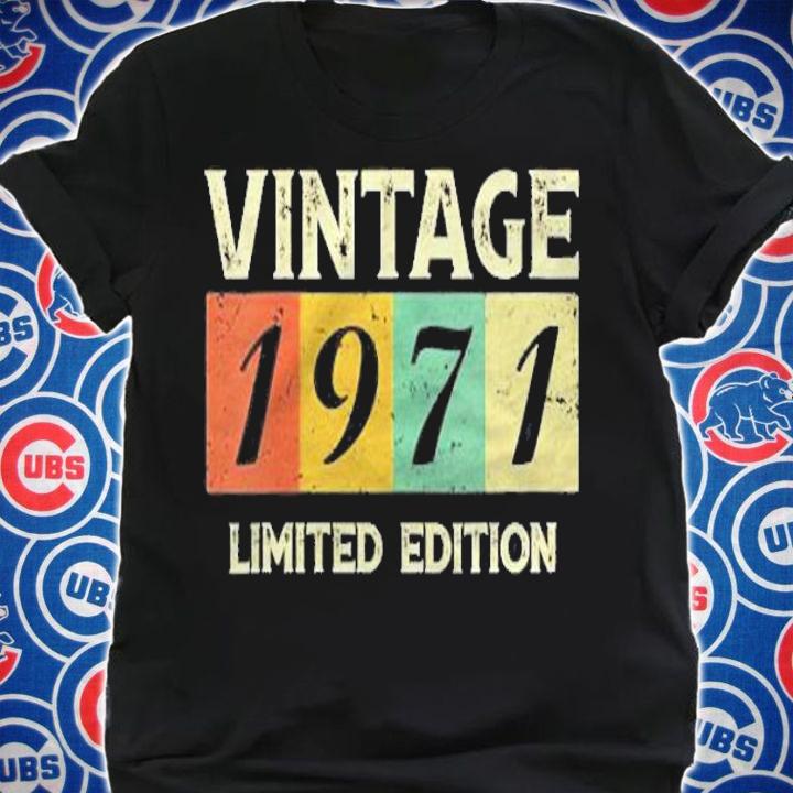 Womens Born In 1971 50Th Birthday Graphic T-shirt shirt