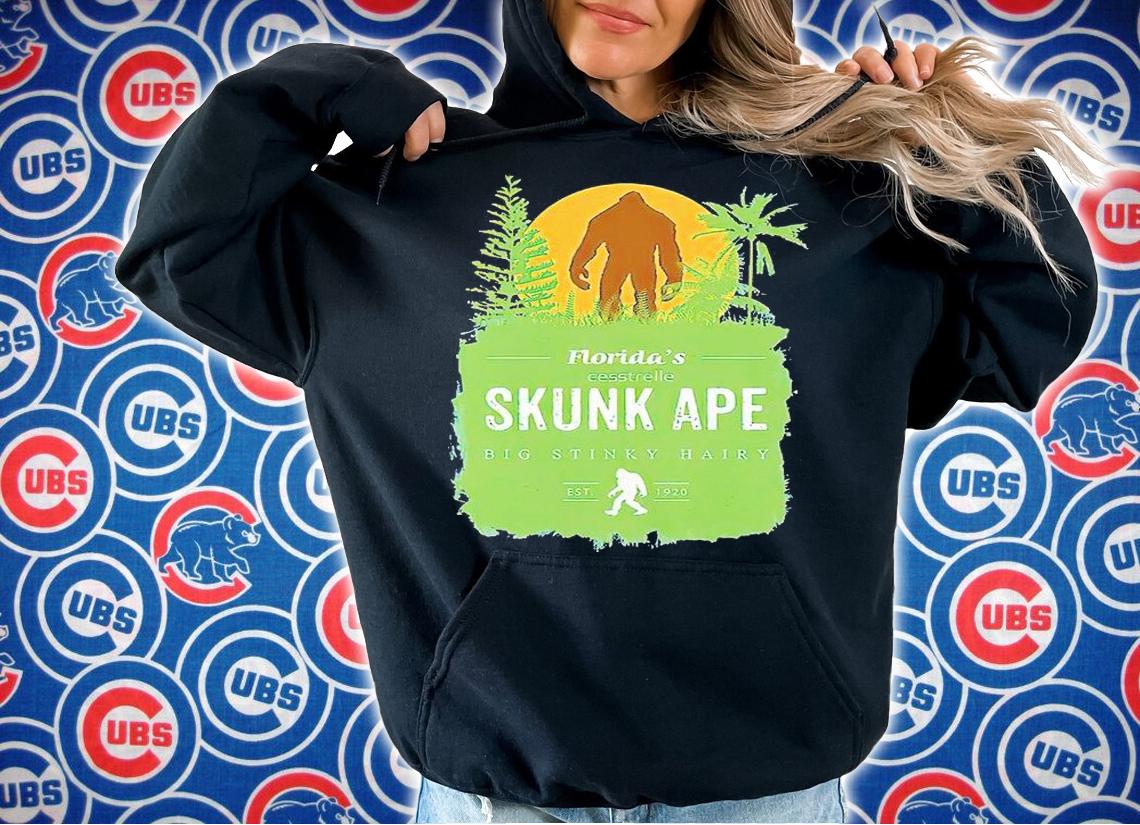 Bigfoot Florida's cersstrelle skunk ape big stink haipy est 1920 T-shirt hoodie